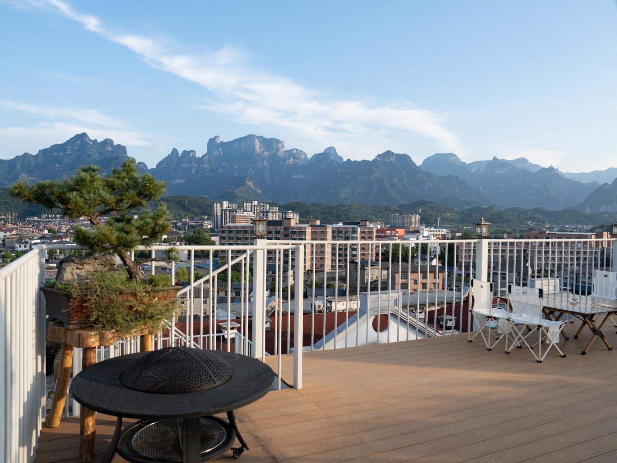 Patio Spring Holiday Inn -- Free Round Trip Pick-Up Service --Panoramic View Of Tianmen Mount Zhangjiajie Dış mekan fotoğraf